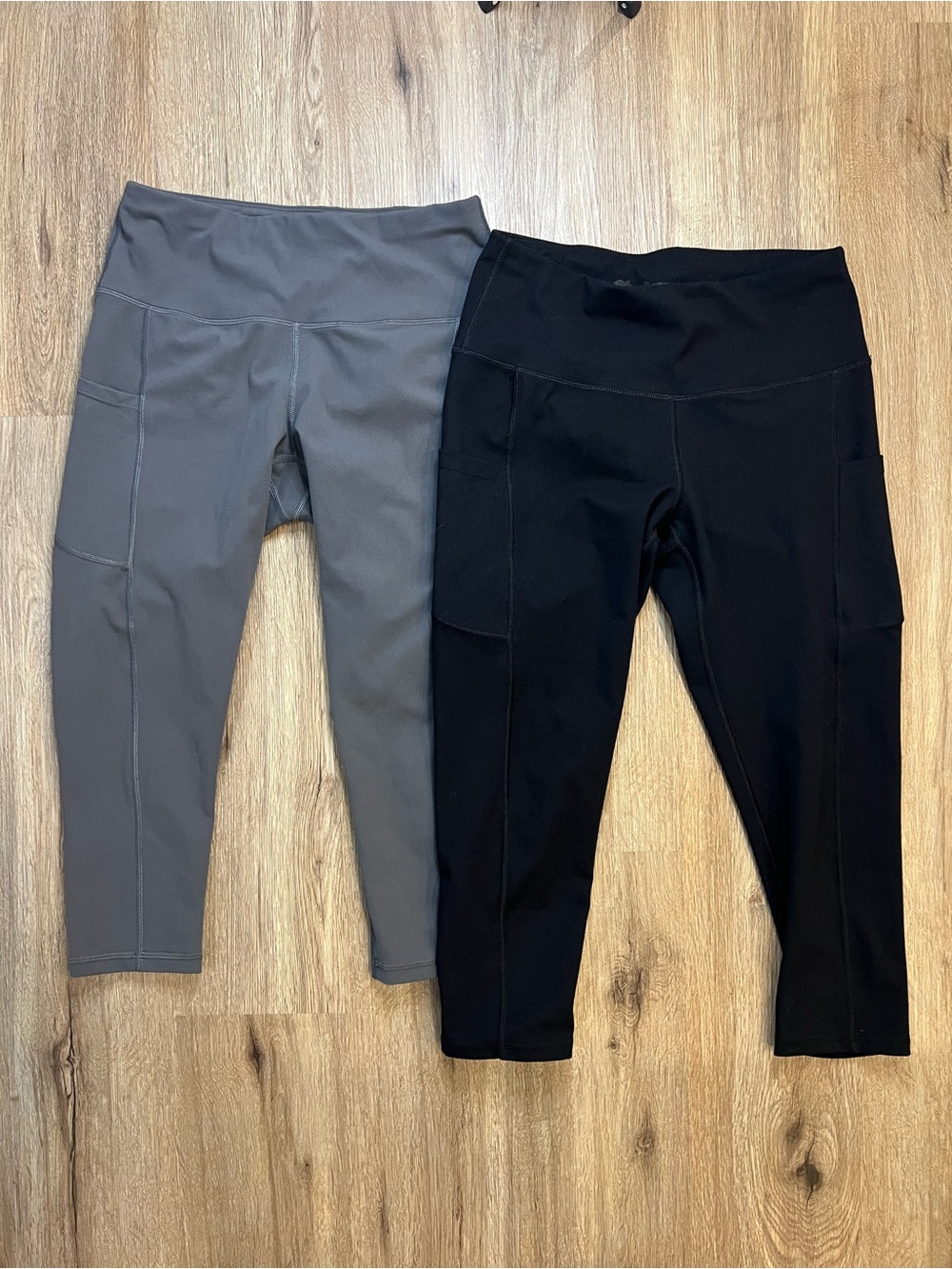 High-Waist Pocket Capri Leggings - Black & Gray